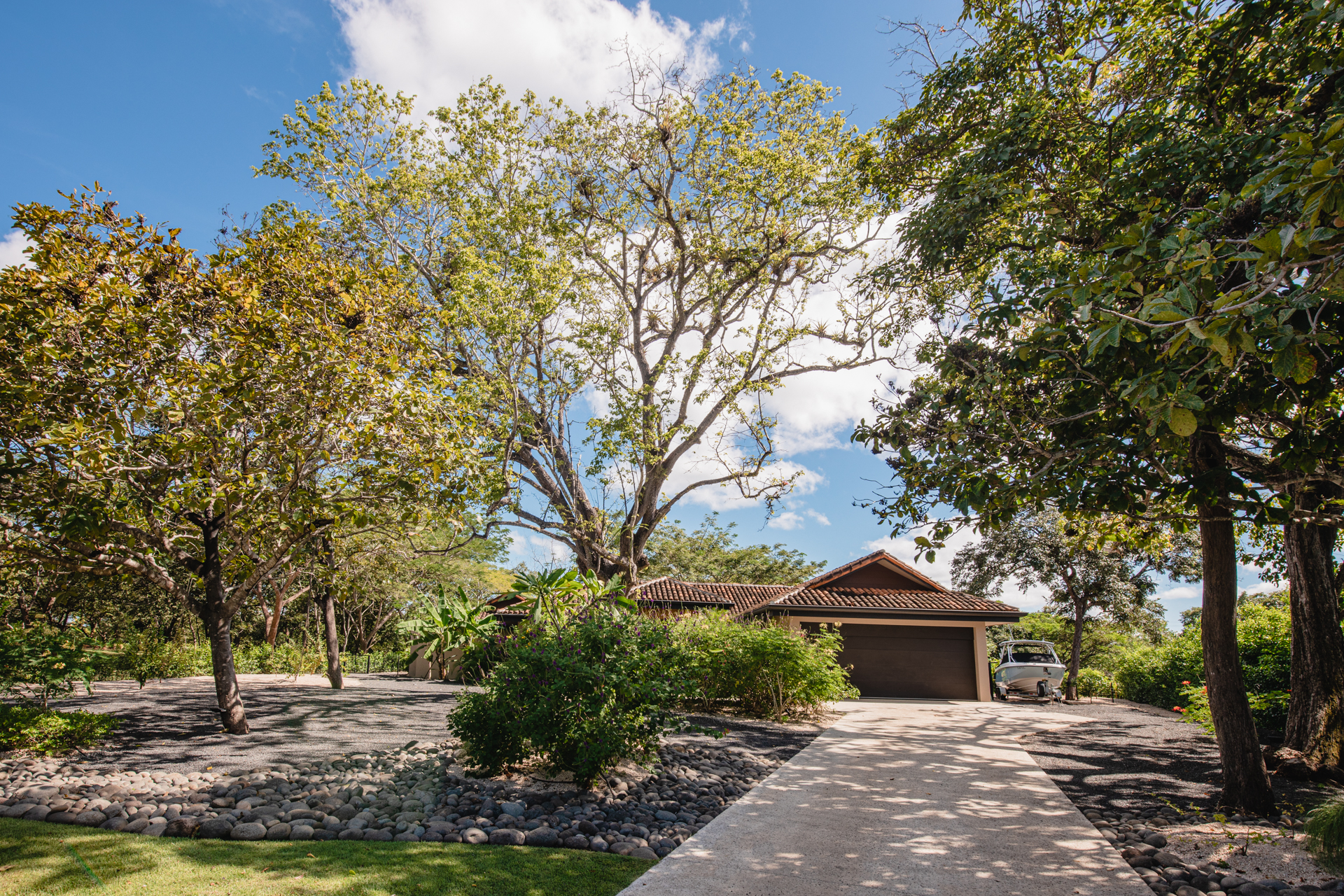 Casa Barajas | Modern Tropical Home in Hacienda Pinilla