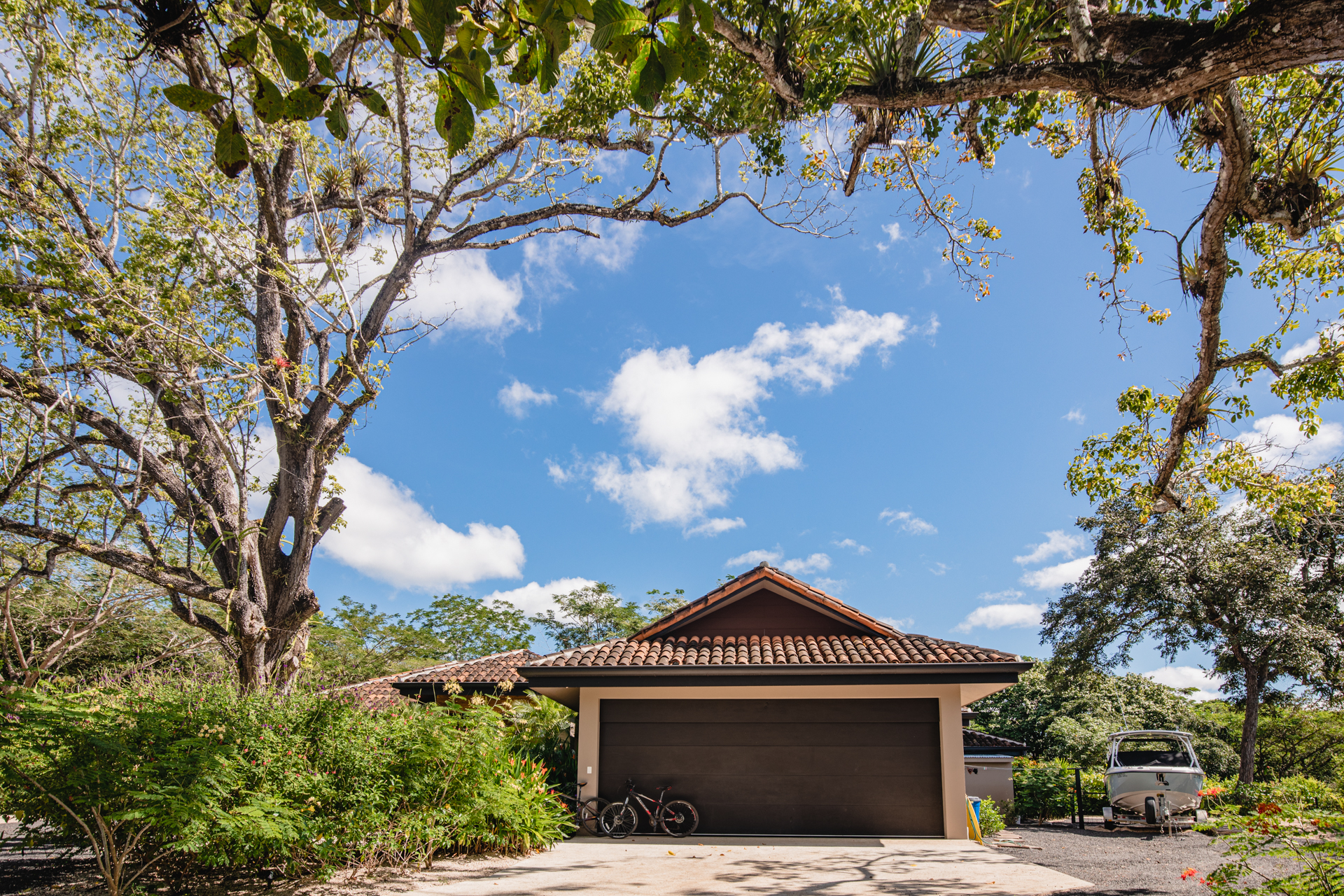 Casa Barajas | Modern Tropical Home in Hacienda Pinilla