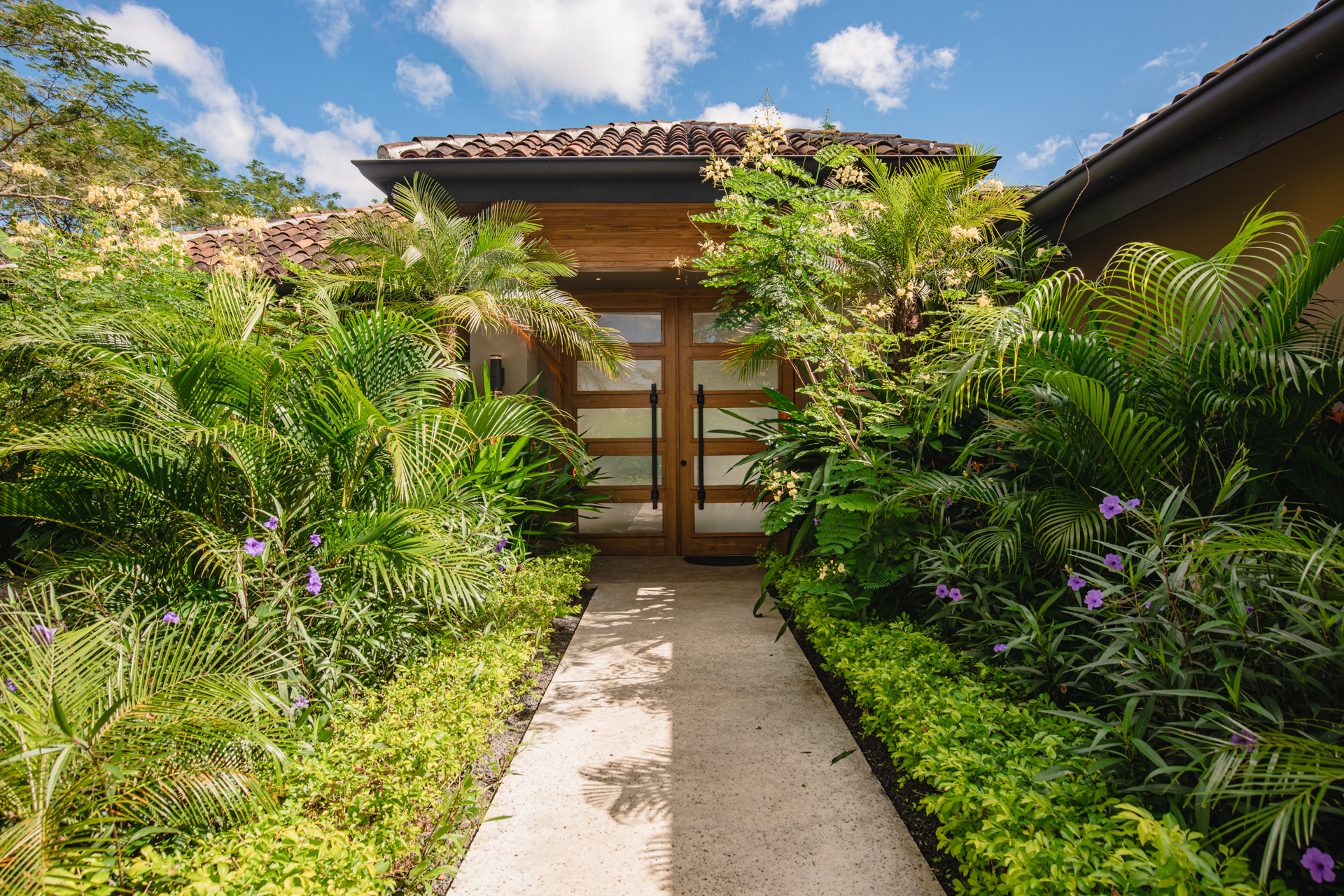 Casa Barajas | Modern Tropical Home in Hacienda Pinilla