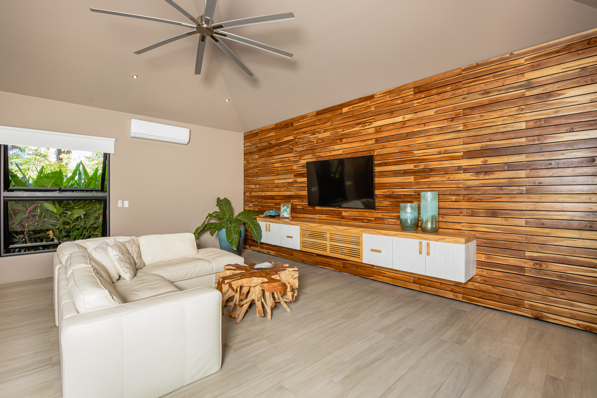 Casa Barajas | Modern Tropical Home in Hacienda Pinilla