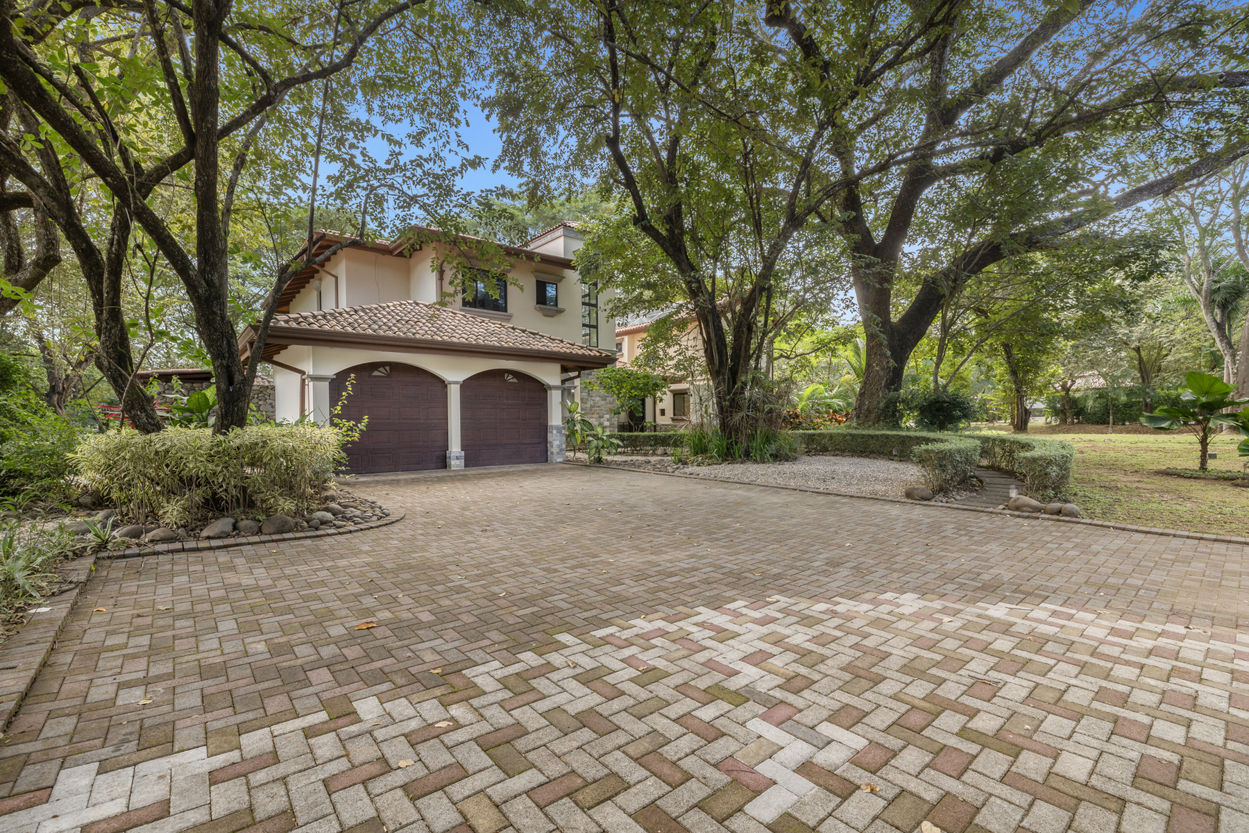 Elegant Spanish Style Estate | Hacienda PinillaCasa Serenity