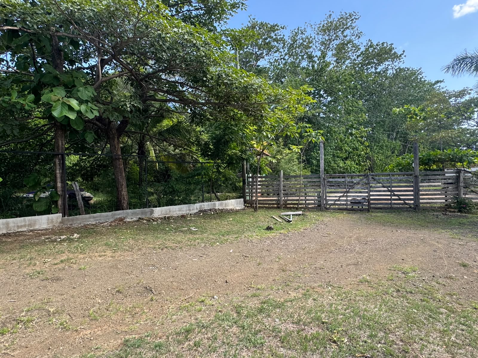 Under Contract – Build Ready Large Private Homesite Just Minutes from Avellanas Beach