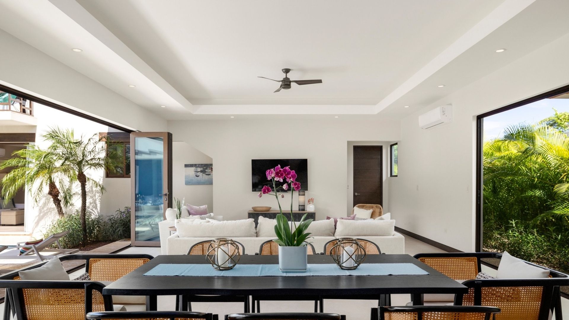 Las Golondrinas | Contemporary Luxury Home in Hacienda Pinilla